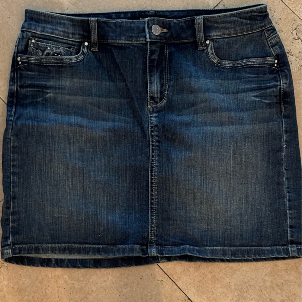 New without tags WHBM Jean skirt